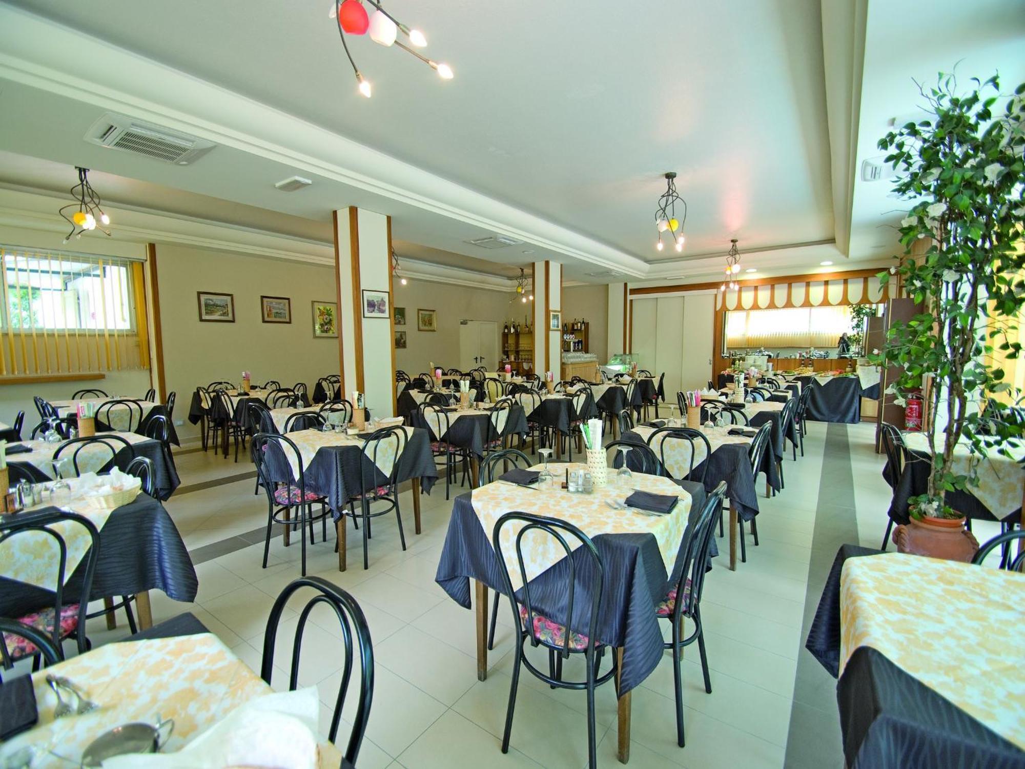 Hotel Solaria Marina Romea Extérieur photo